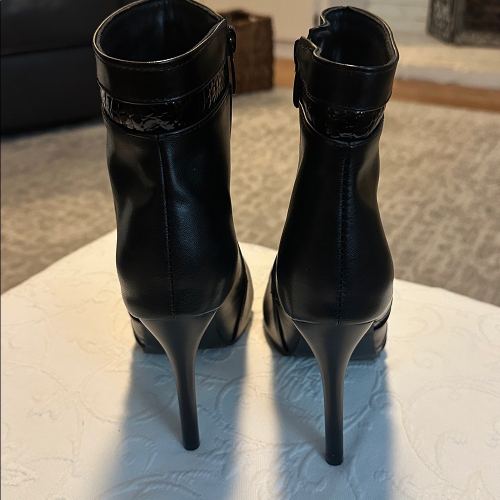 Faux Leather Black Ankle Boots Size 8.5 - Picture 7 of 7